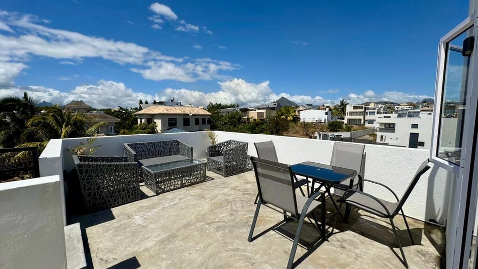 Appartement T2 La Colombe vue mer et montagne Apartment in Rivière Noire District, Mauritius