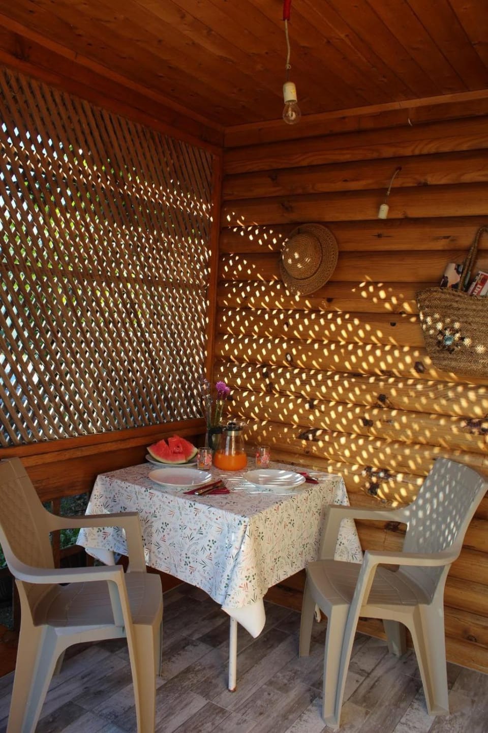 Seating area, Dining area