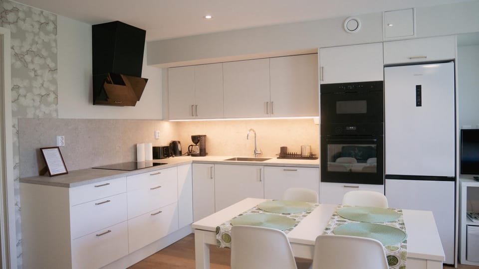 Coffee/tea facilities, Kitchen or kitchenette, oven, toaster