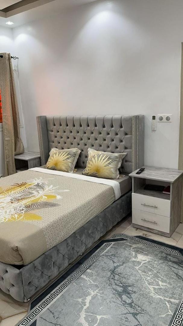 Bed, Seating area, Bedroom