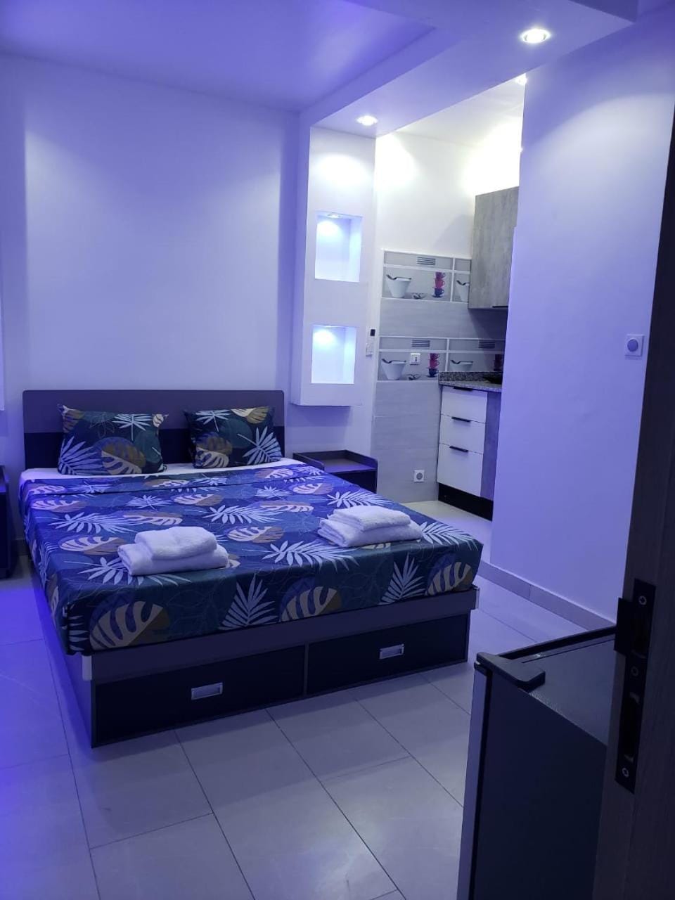Bed, Kitchen or kitchenette, Bedroom