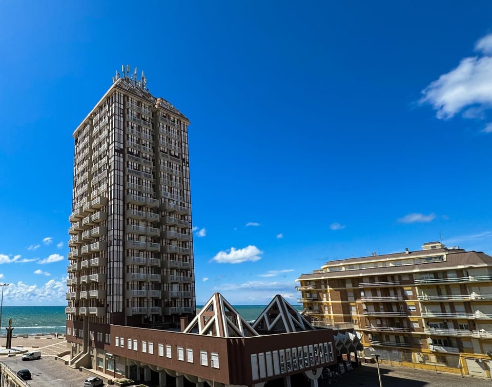 Property building, Day, City view, Sea view, Location