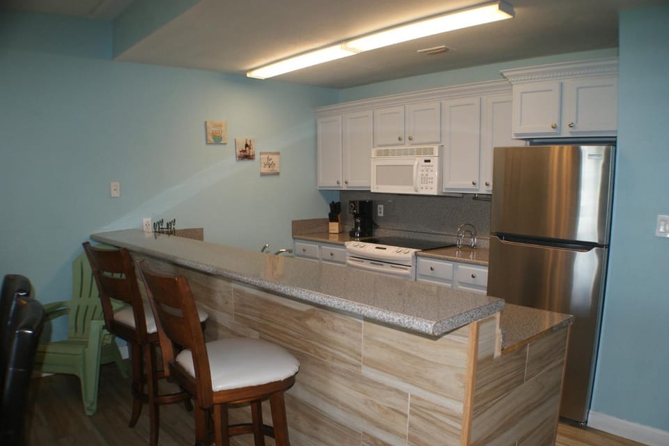 Coronado 202 next to beach access, Pool Apartment in South Padre Island