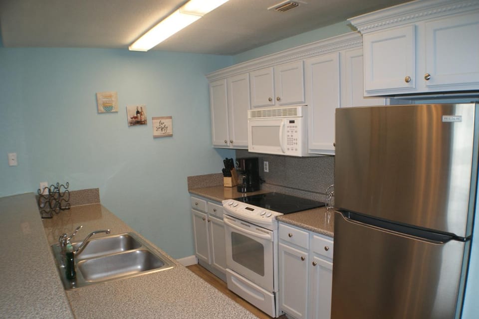 Coronado 202 next to beach access, Pool Apartment in South Padre Island