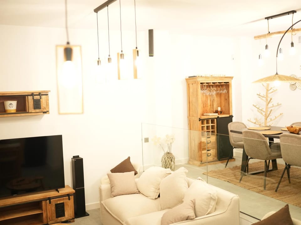 Communal lounge/ TV room, Evening entertainment