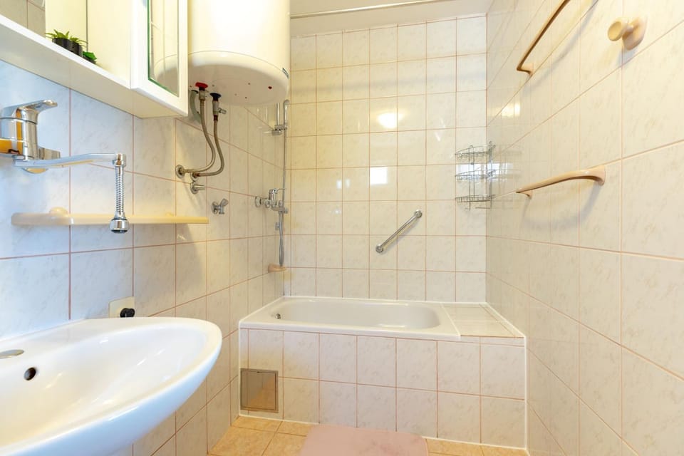 Shower, Toilet, Bathroom, Bath, towels