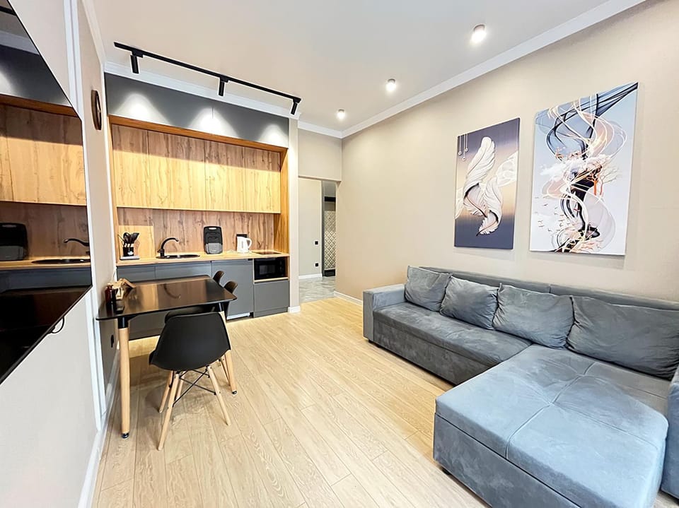 Kitchen or kitchenette, Living room, Seating area, Dining area