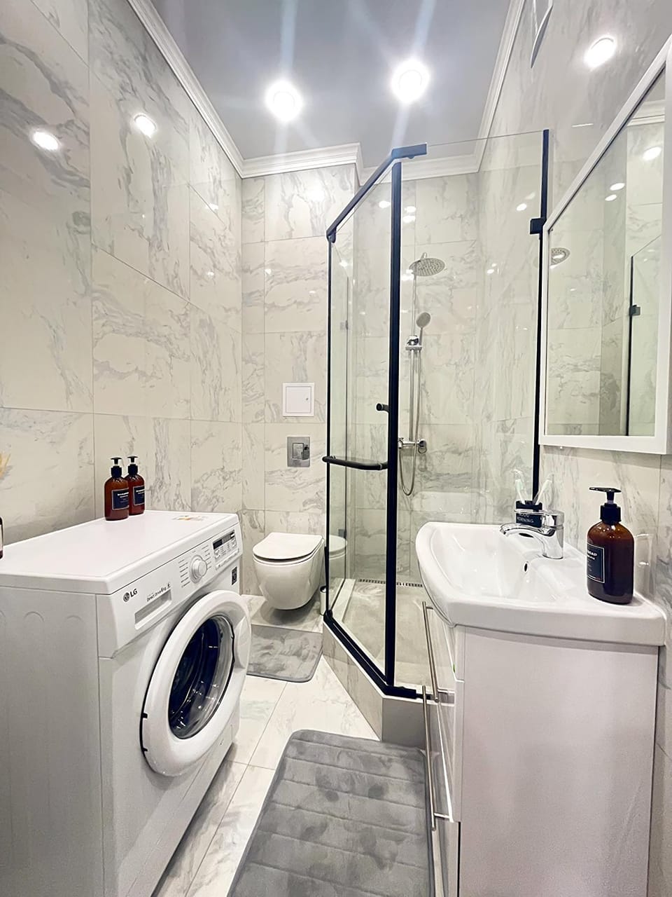 Shower, Toilet