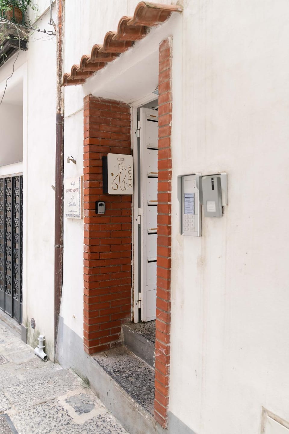 Facade/entrance