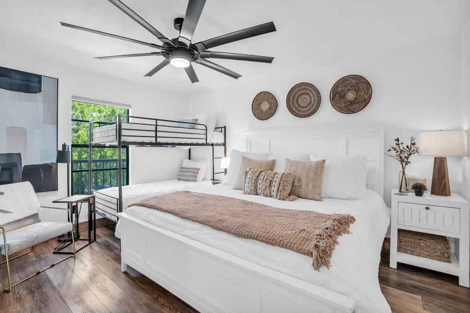 Designer Furnished and Views House in Naples