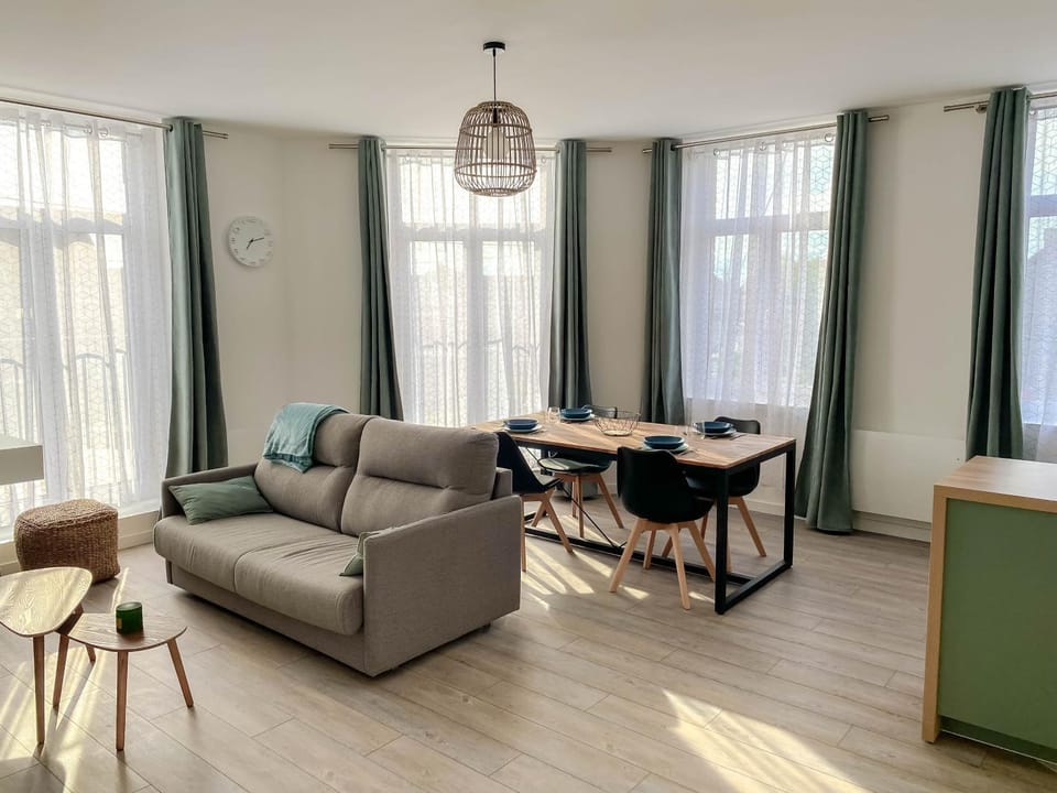 Living room, Dining area
