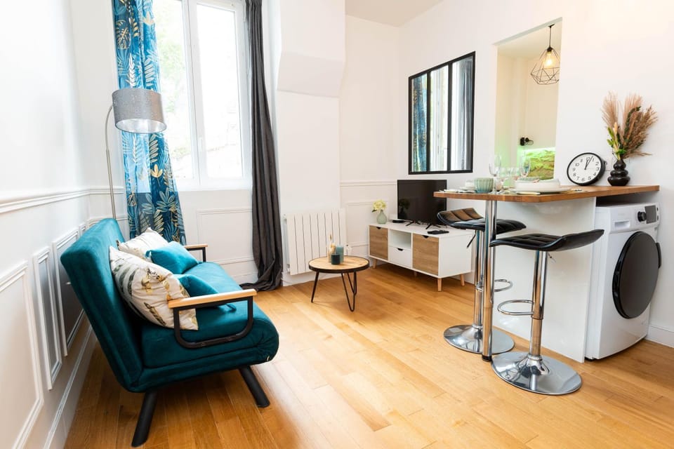 Kitchen or kitchenette, Living room, Seating area, Dining area, washing machine, dryer