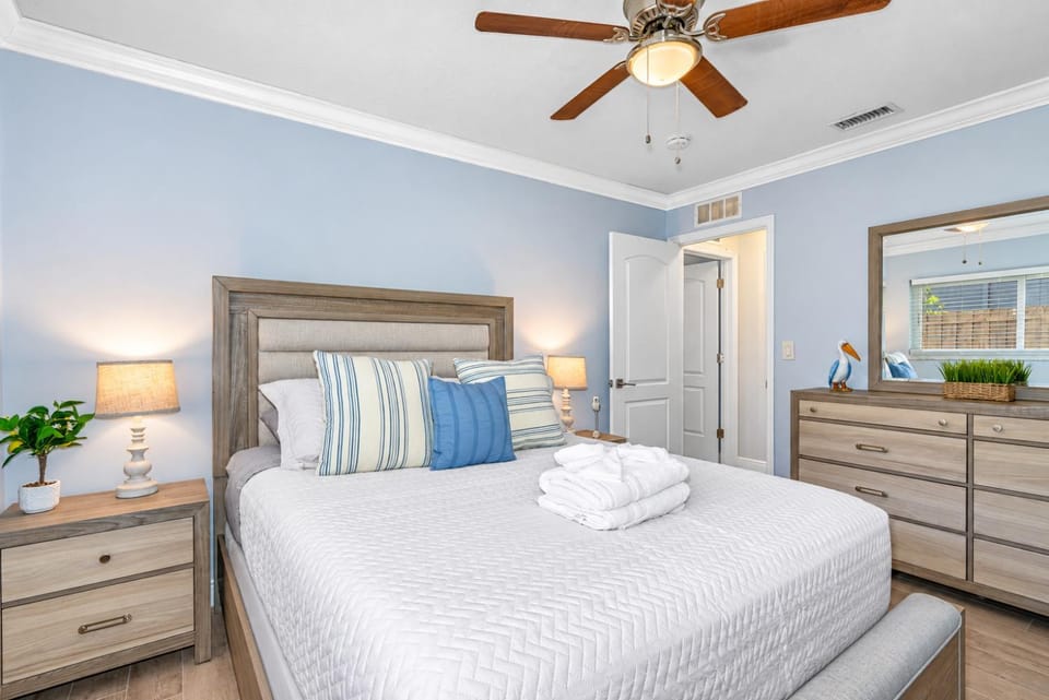 Luxurious Spa Retreat with Heated Pool in Palm Harbor House in Palm Harbor