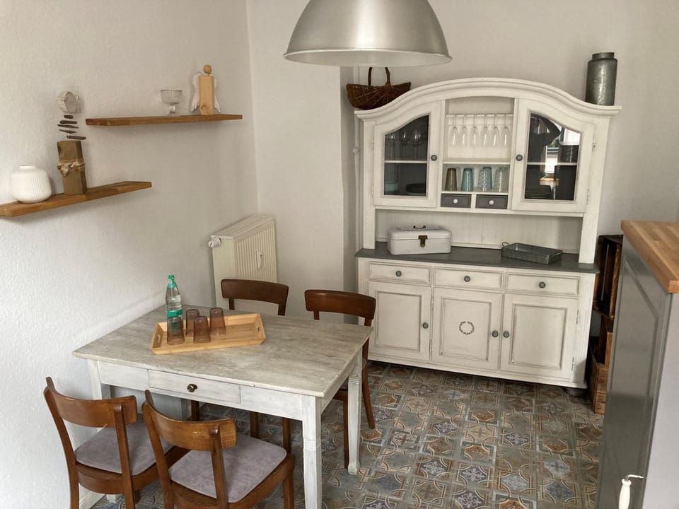 Dining area, kitchen