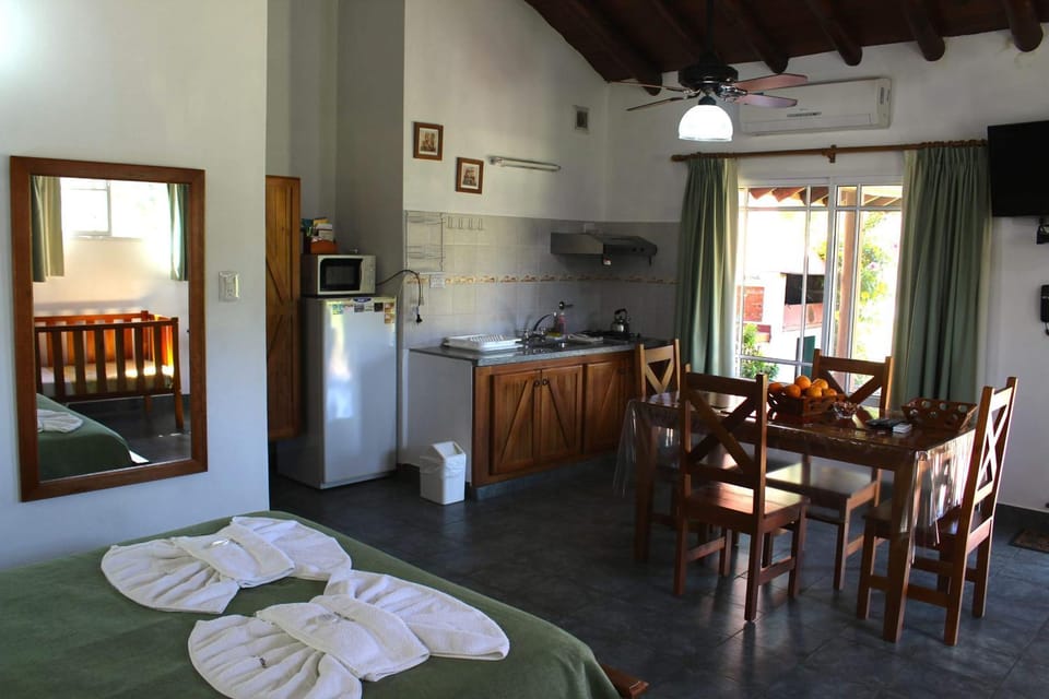 Kitchen or kitchenette, Dining area, pet friendly