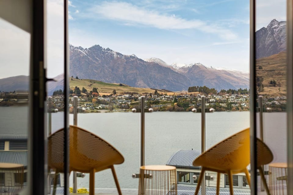 Day, View (from property/room), Balcony/Terrace, Lake view, Mountain view