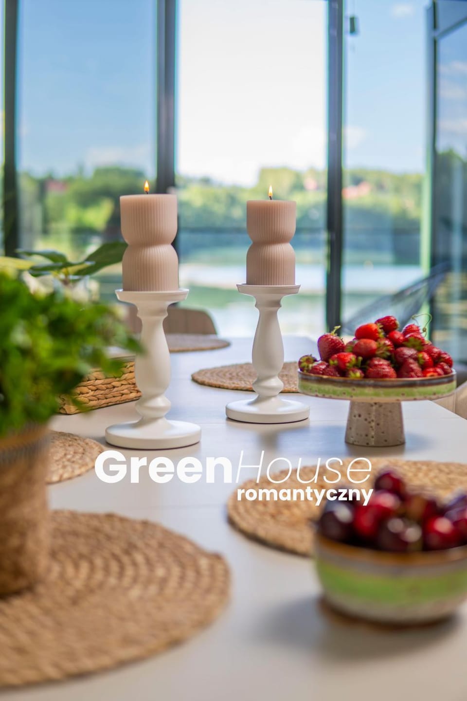 Dining area, Lake view