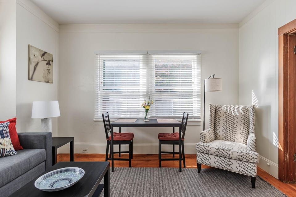 4 - Berkeley Private Apartment with Parking & Laundry Apartment in Berkeley