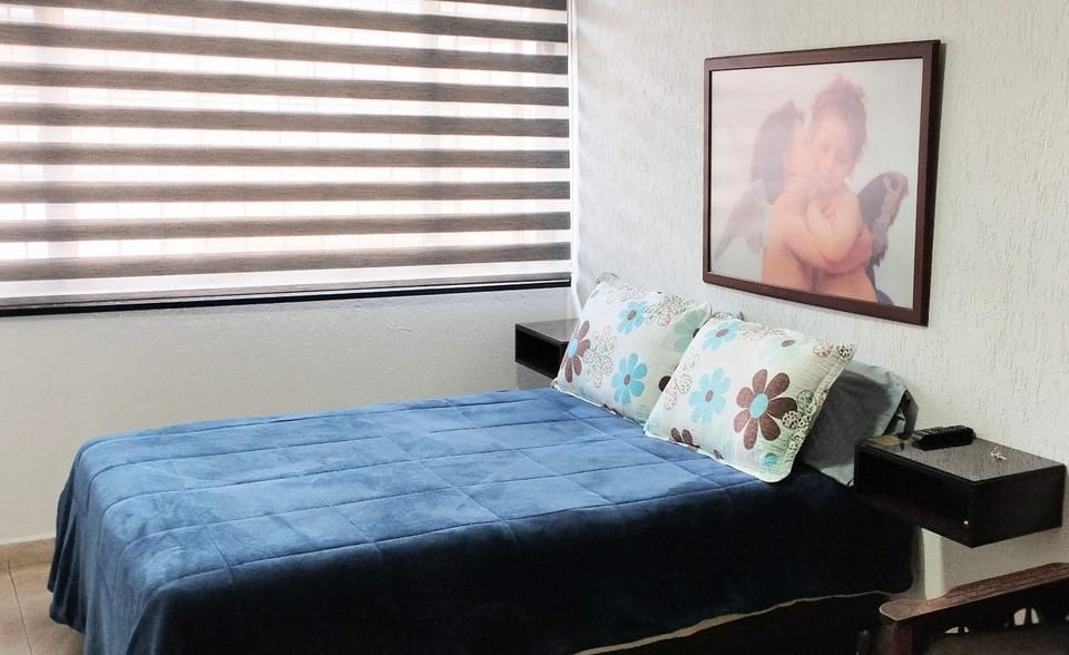 Habitación cerca Parque Simón Bolívar Aeropuerto Movistar Arena Vacation rental in Bogota