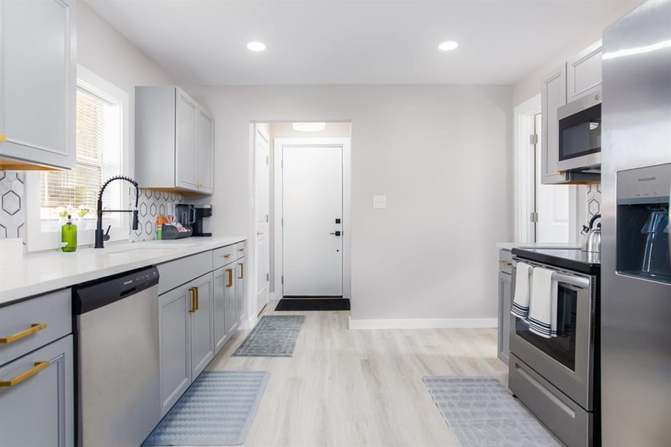 Cozy 2BR Home Near ND - Perfect for Game Day Stays House in Roseland