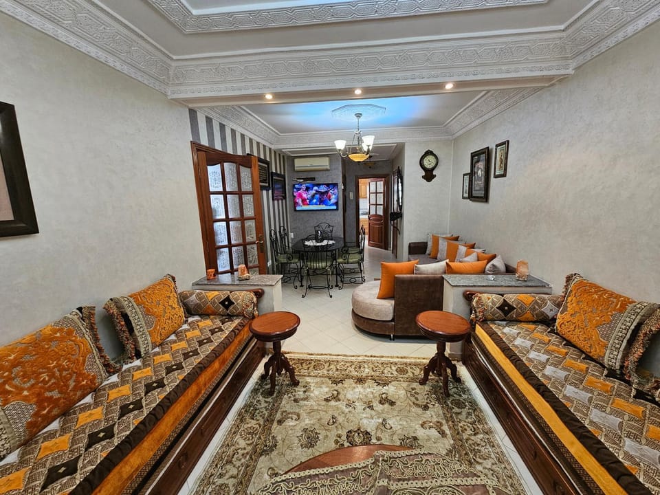 Communal lounge/ TV room, TV and multimedia, Living room, Dining area, internet, air conditioner