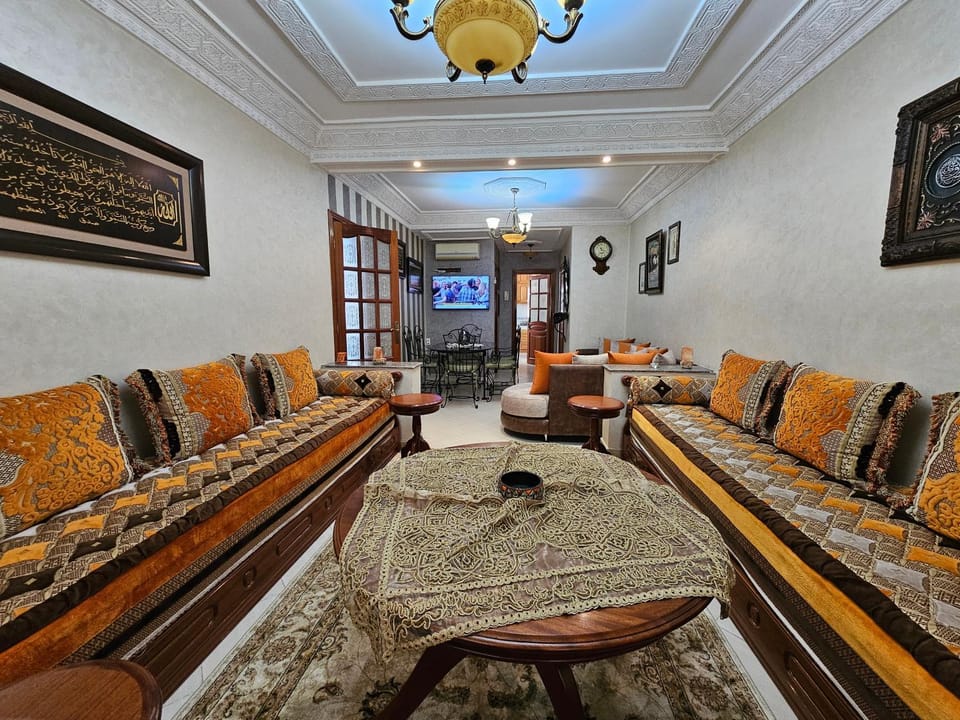 Communal lounge/ TV room, TV and multimedia, Living room, Dining area, internet, air conditioner
