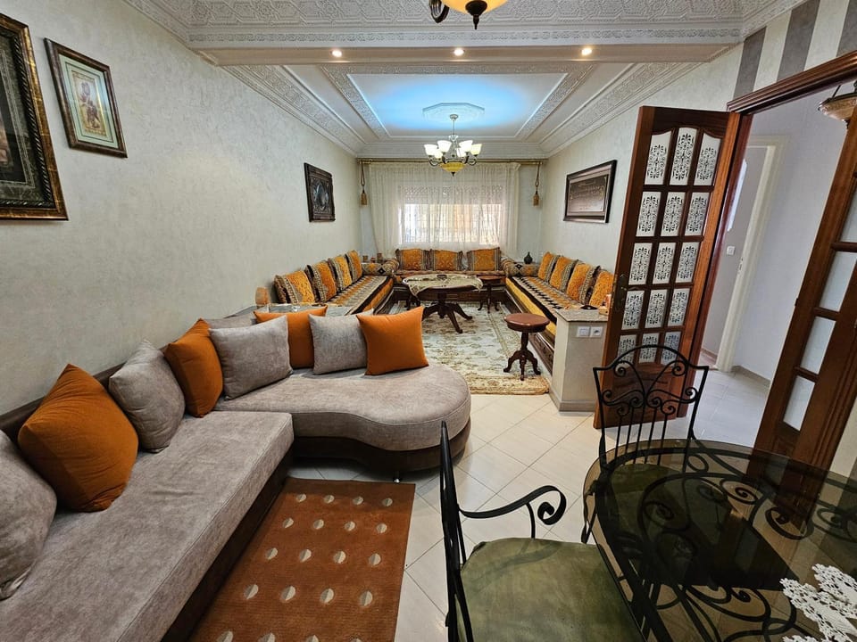 Communal lounge/ TV room, TV and multimedia, Living room, Dining area, internet, air conditioner