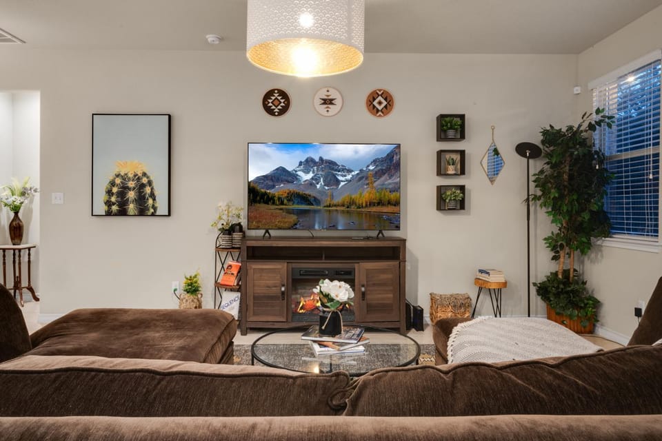 Communal lounge/ TV room, Living room