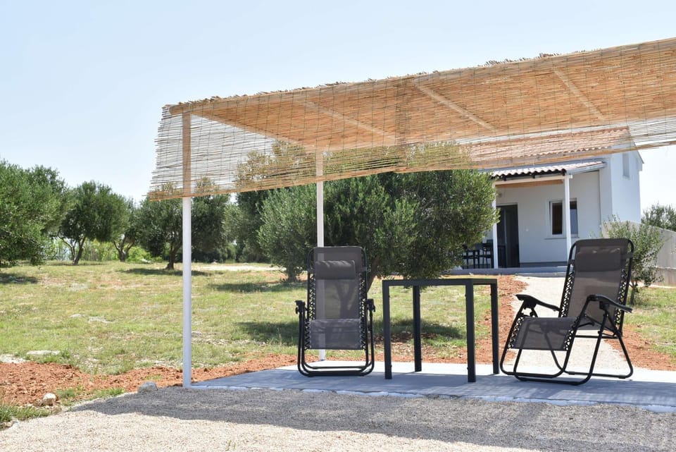 Location, children, Family