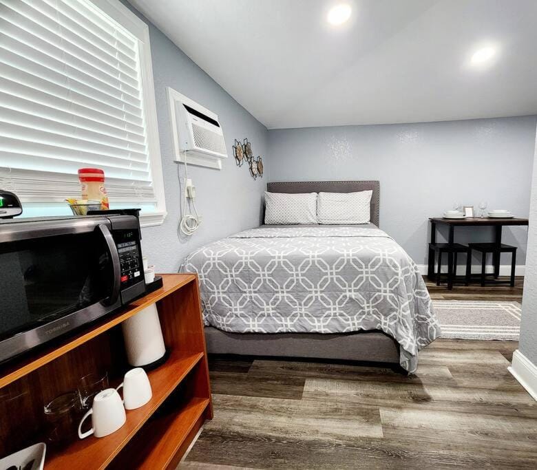 Studio Petite! Apartment in Lakeland