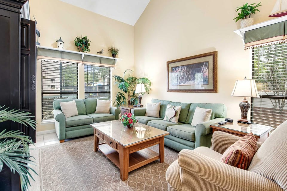 TOPS'L Tennis Village 43 Inn in Miramar Beach