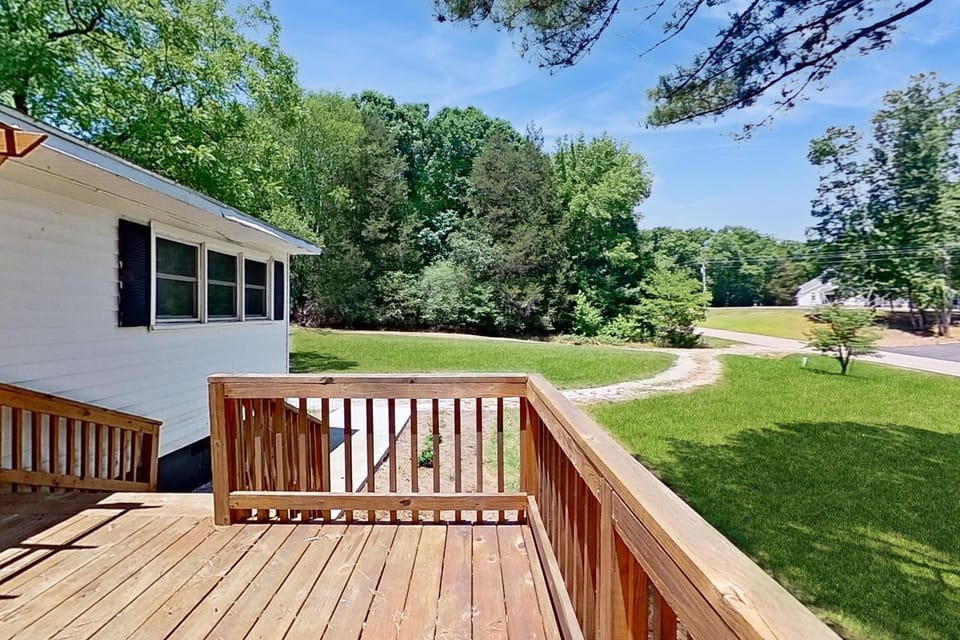 On-Site Trails! 'Serenity Acres Retreat' in Macon House in Lake Gaston