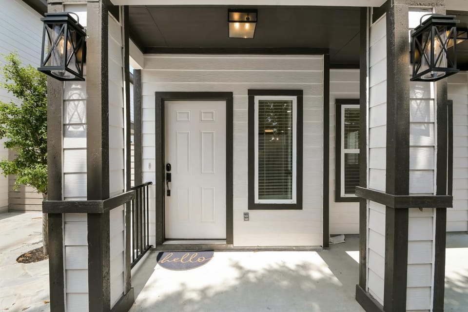 1 Mi to Historic Market Square: Spacious Townhome House in San Antonio