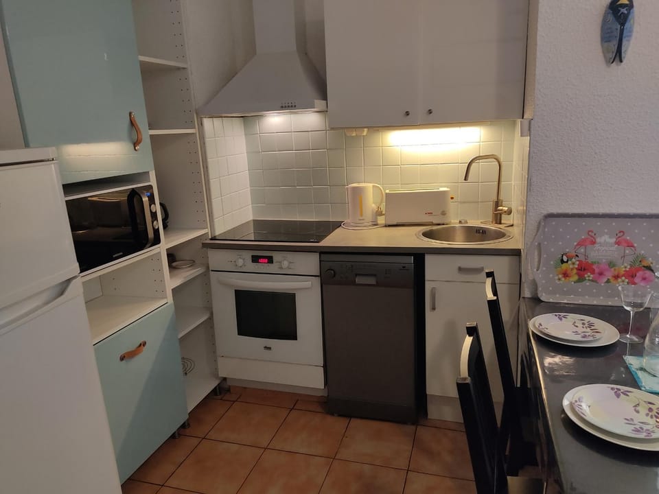 Duplex T4 Confort 6 Pers., Piscine, Parking, Centre Port à Gruissan - FR-1-796-74 Apartment in Gruissan