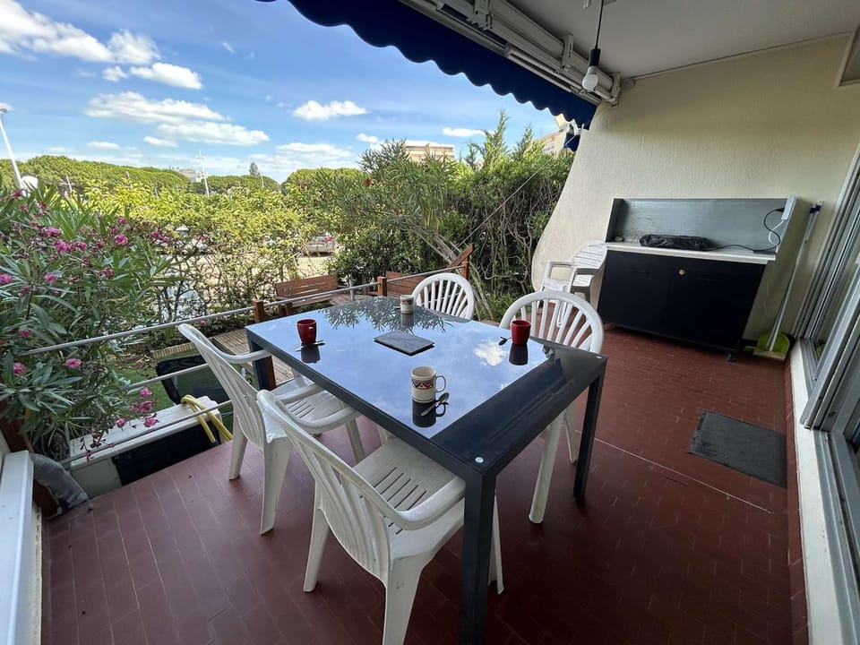 Appartement avec Piscine, Terrasse et Climatisation - 5 Couchages - Grau-du-Roi - FR-1-250-290 Apartment in Le Grau-du-Roi