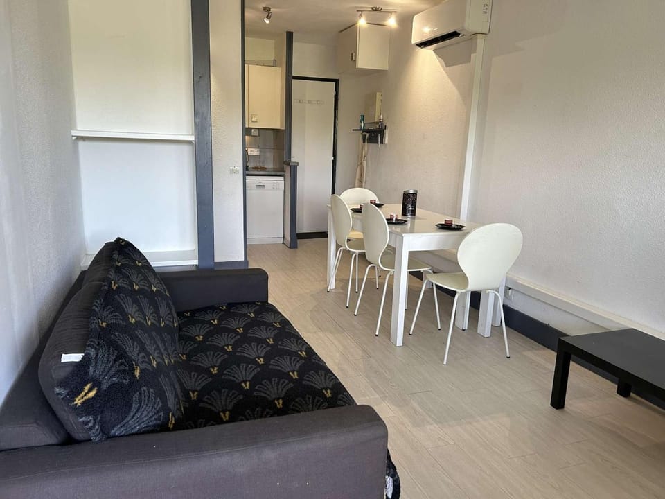 Appartement avec Piscine, Terrasse et Climatisation - 5 Couchages - Grau-du-Roi - FR-1-250-290 Apartment in Le Grau-du-Roi