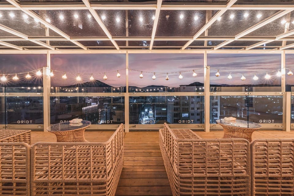 Property building, Patio, Balcony/Terrace