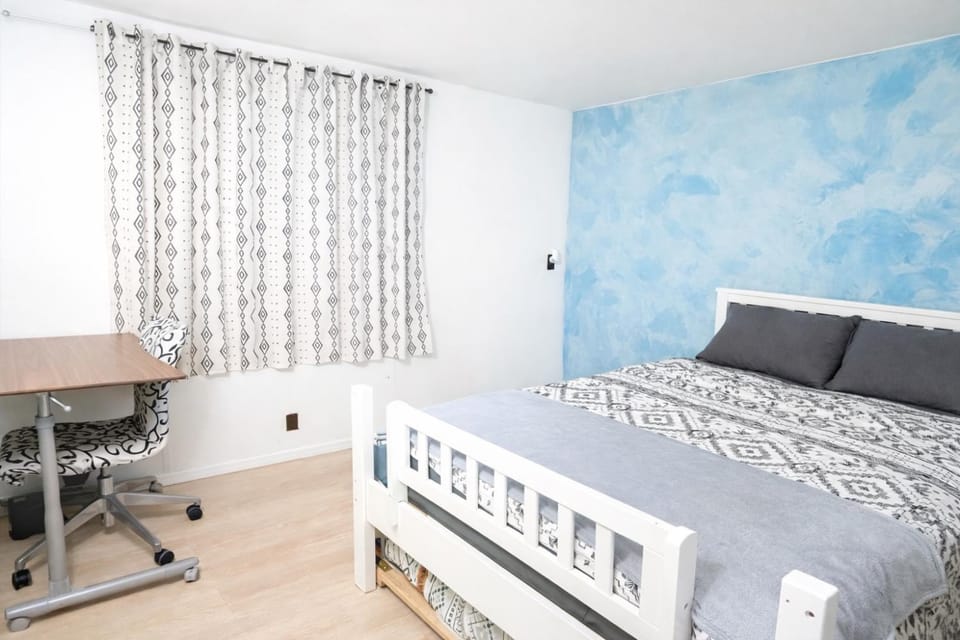Bed, Photo of the whole room, Bedroom