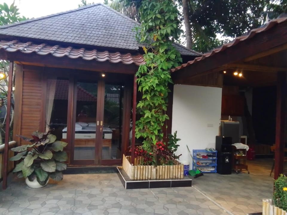 Property building, Garden, Garden view