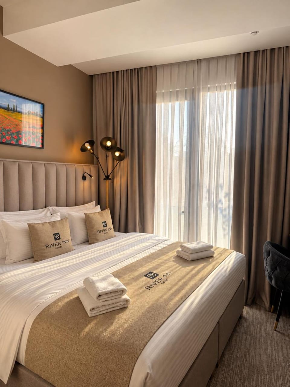 Bed, Photo of the whole room, towels