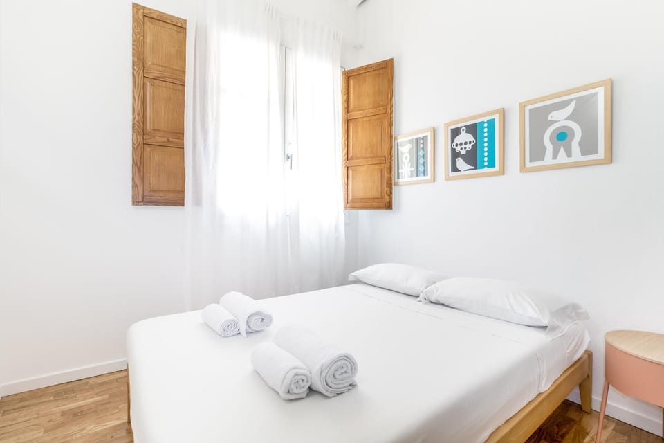 Bed, Bedroom, towels, wardrobe, air conditioner