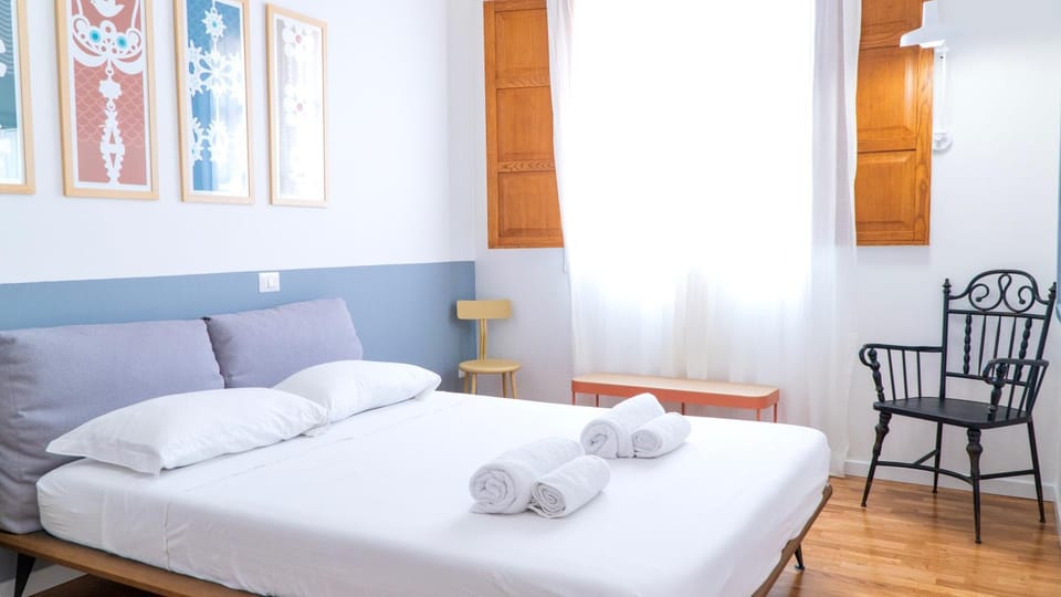 Bed, Photo of the whole room, Bedroom, towels, air conditioner