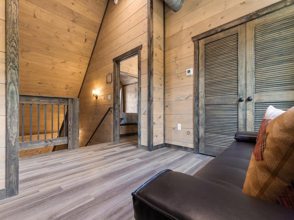 Bear Plunge House in Sevier County