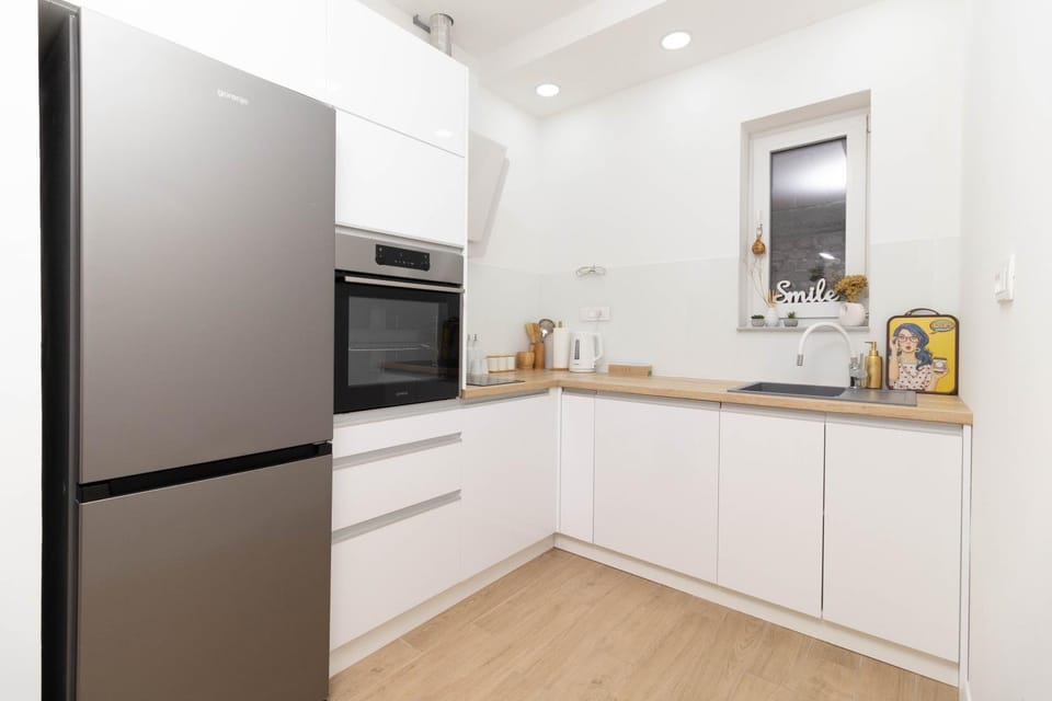 Kitchen or kitchenette, dishwasher, minibar, oven, toaster