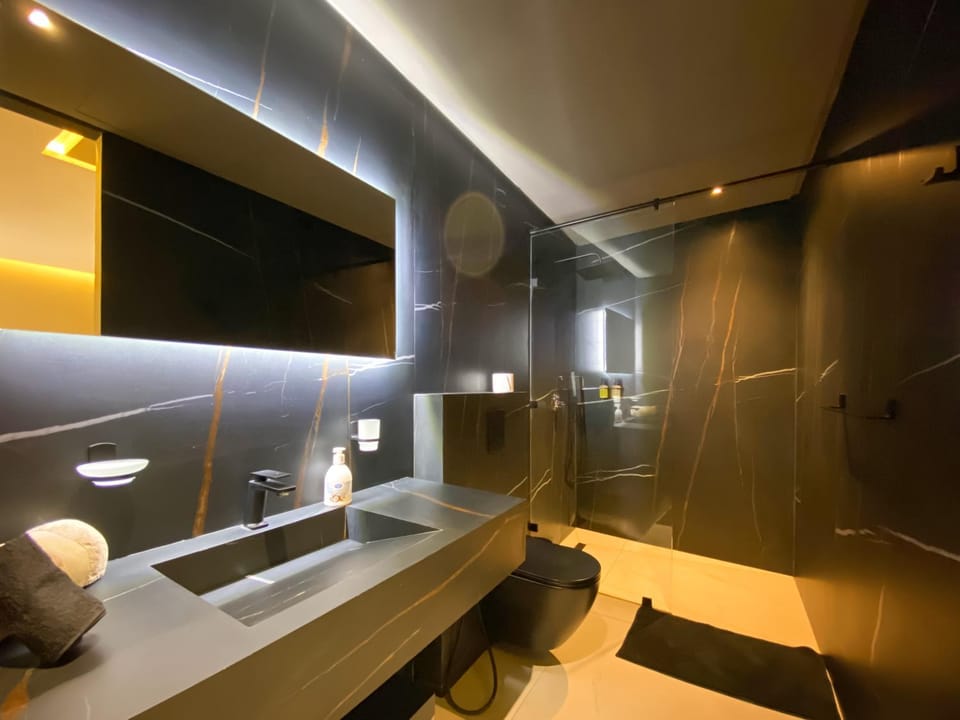 Shower, Bathroom, towels