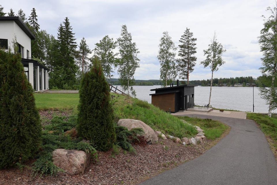 Property building, Spring, Day, Natural landscape, Garden, Garden view, Lake view