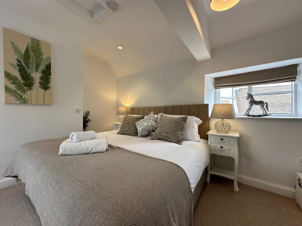Bed, Photo of the whole room, towels