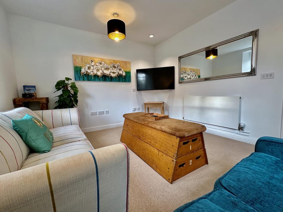 Communal lounge/ TV room, TV and multimedia, Living room, Seating area