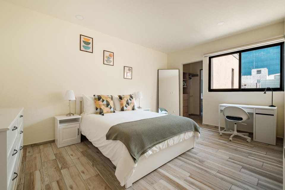 Bed, Photo of the whole room, Bedroom