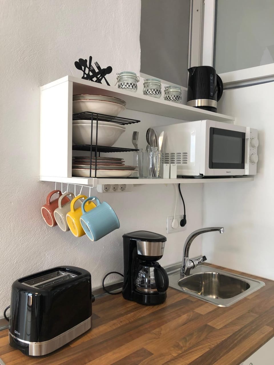 Coffee/tea facilities, toaster